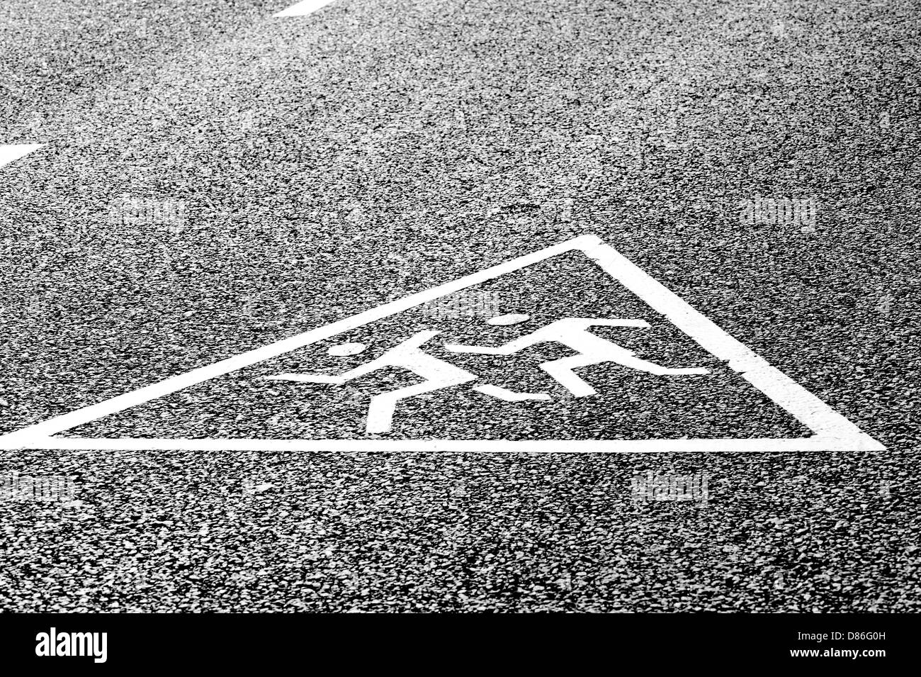 Avvertenza cartello stradale - Attenzione ai bambini! Foto Stock
