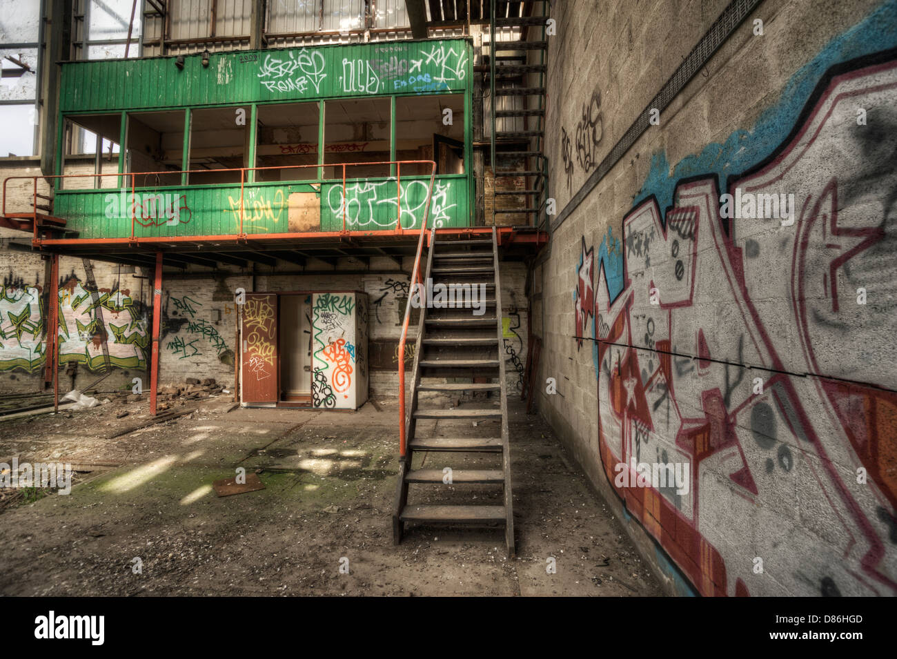 Interno della fabbrica abbandonata Foto Stock