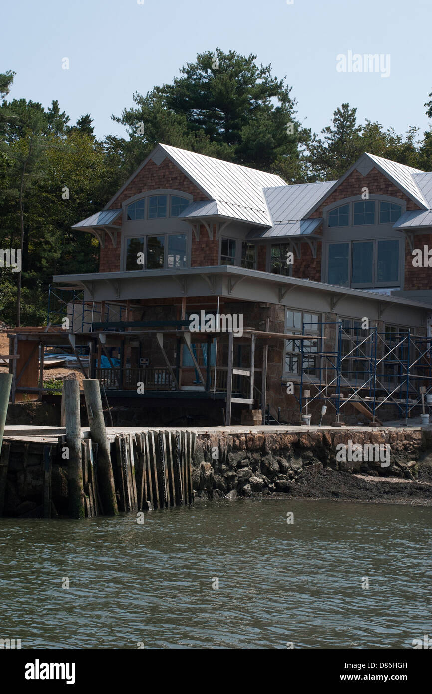 Una nuova isola di Connecticut home è in corso di costruzione vicino al bordo dell'acqua.su Long Island Sound Foto Stock