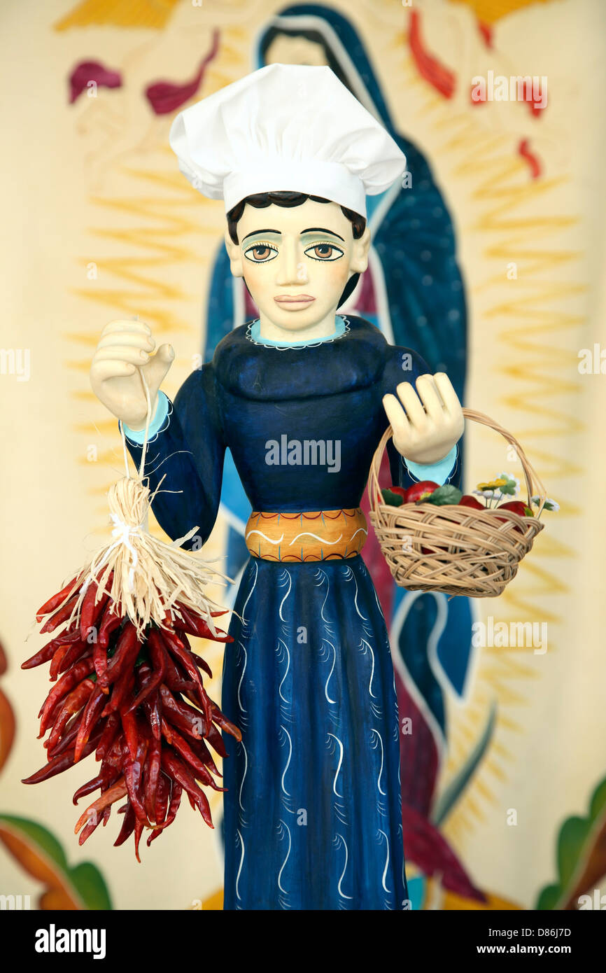 Figura in legno di San Pascual Baylon (da Frank L. Garcia), sul mercato spagnolo, Santa Fe, New Mexico USA Foto Stock