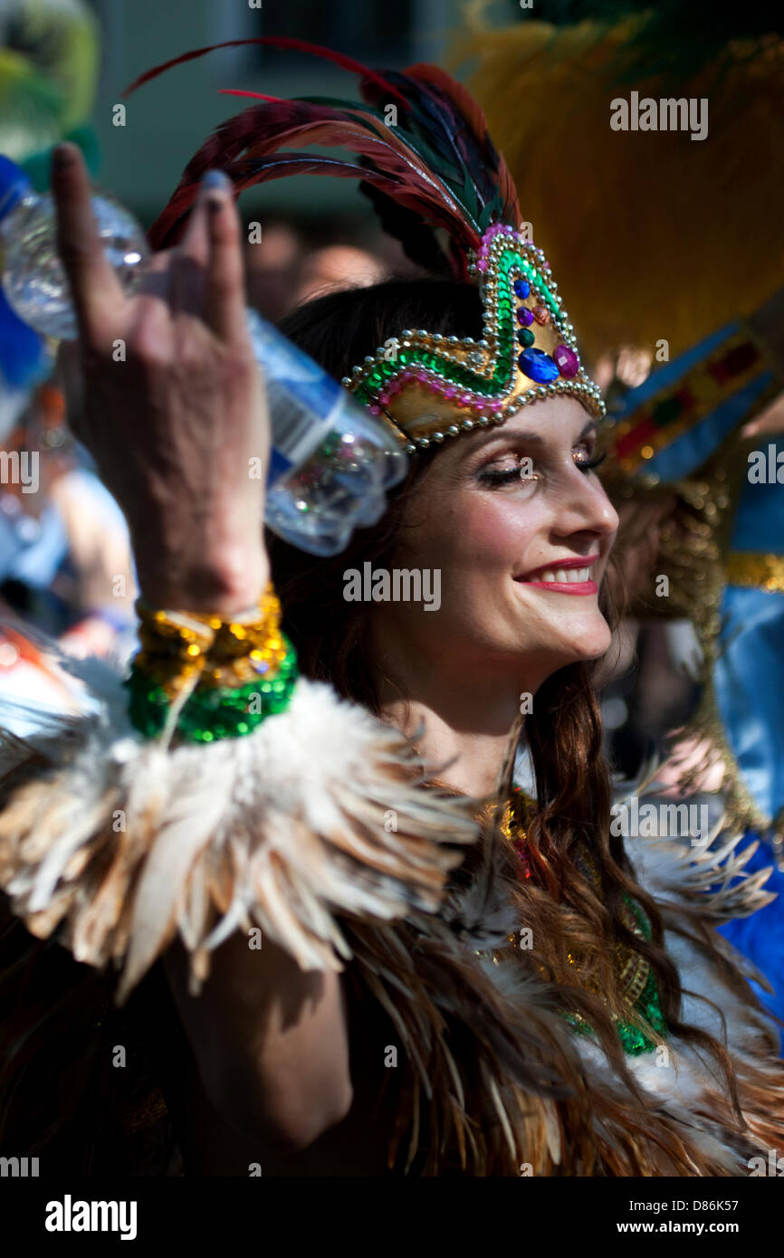 Berlino, Germania. Il 19 maggio 2013. Karneval der Kulturen - Carnevale annuale e street party in Germania la capitale Berlino. Credito: Rey T. Byhre / Alamy Live News Foto Stock