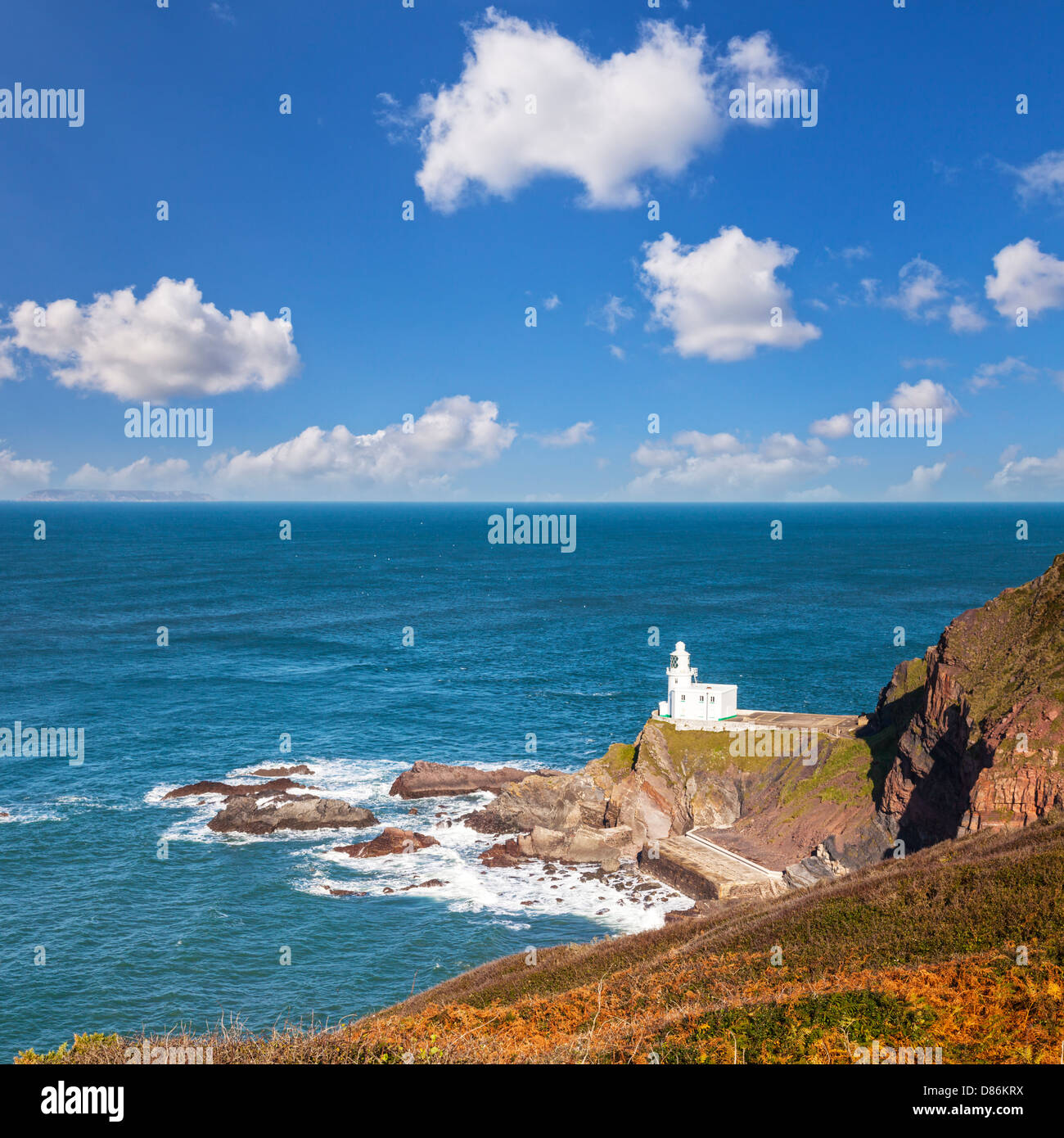 Il faro di Hartland Point sulla costa nord del Devon, Inghilterra, in autunno. Foto Stock