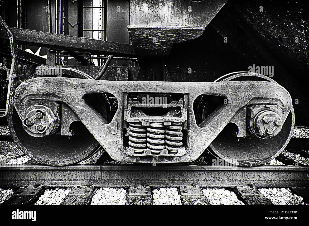 Si tratta di un bianco e nero closeup immagine della locomotiva del treno di ruote del motore. Foto Stock