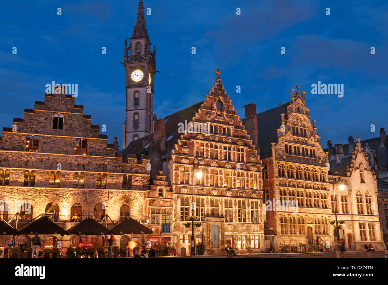 Le case delle corporazioni e Post Plaza Tower sul Graslei Gent Belgio Foto Stock