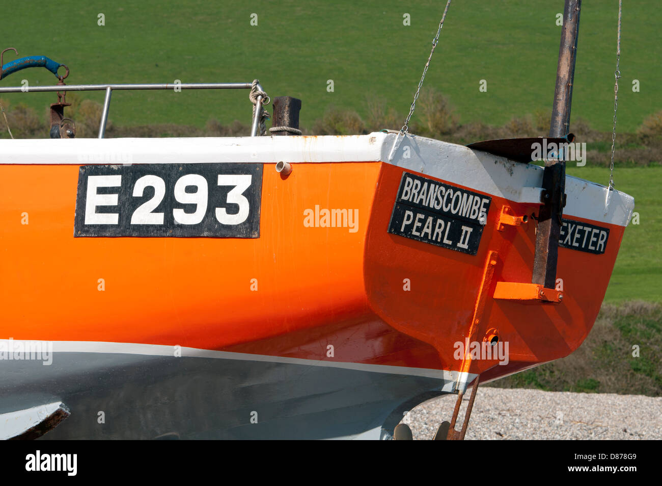 Barche da pesca sulla spiaggia di Branscombe, Devon, Inghilterra, Regno Unito Foto Stock