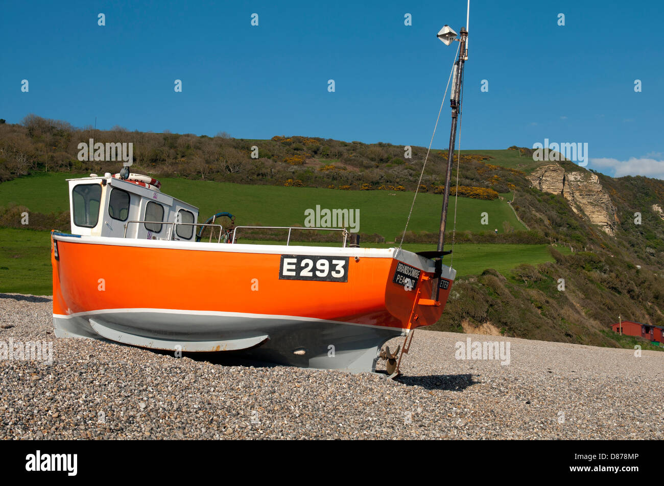 Barche da pesca sulla spiaggia di Branscombe, Devon, Inghilterra, Regno Unito Foto Stock