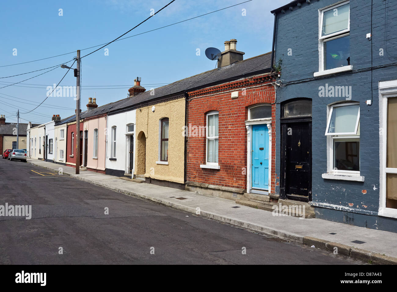 Tradizionale cottage " Case " nell'area urbana del Nord Strand, Dublin, Repubblica di Irlanda Foto Stock