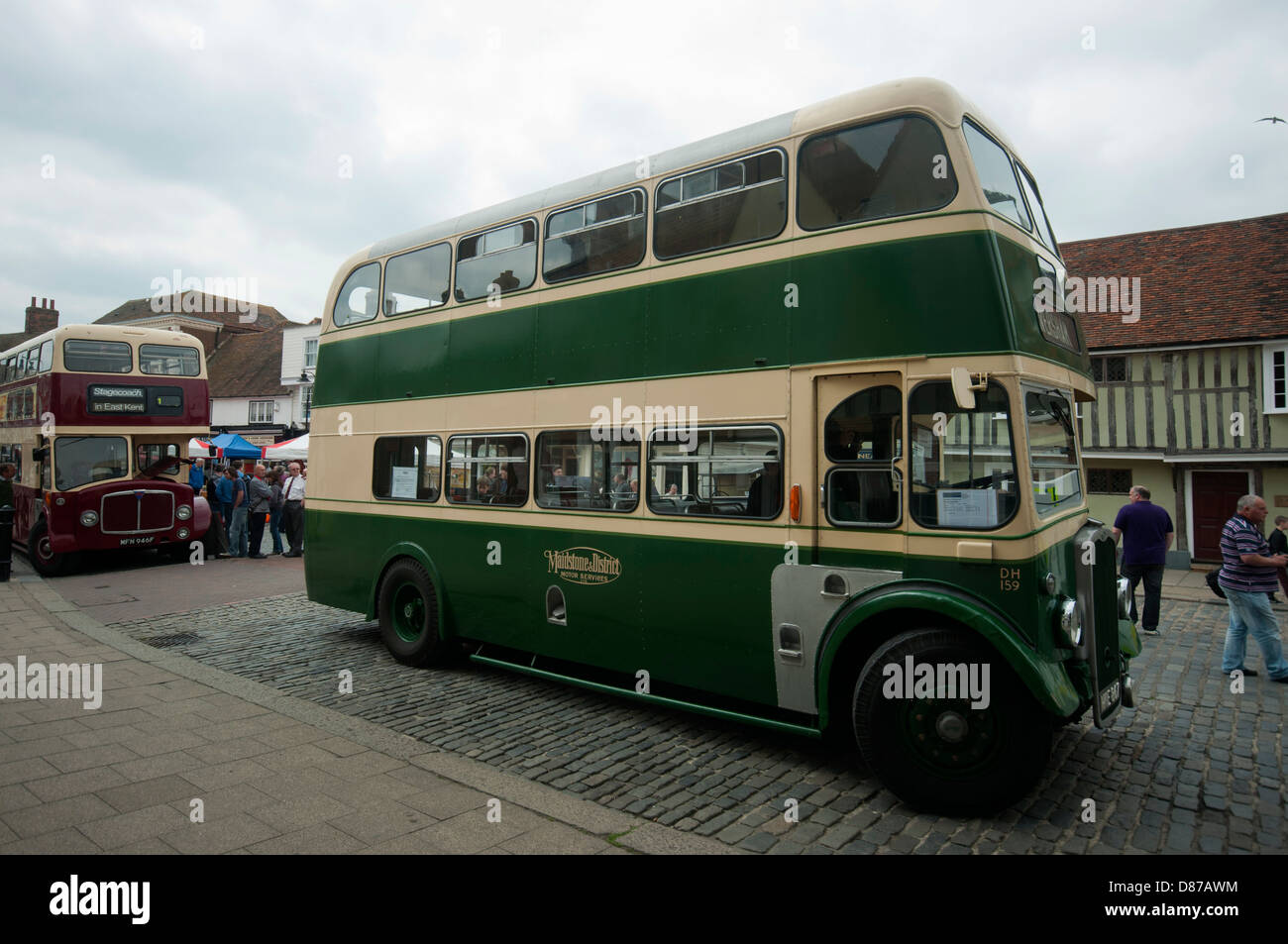 Motore di trasporto mostrano a Faversham Kent in tutti i tipi di auto classiche e gli autobus in mostra durante il weekend DH159 double decker bus Foto Stock