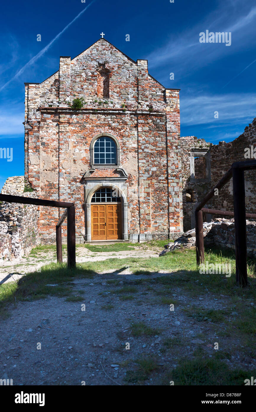 Benvenuti in Repubblica ceca - La vecchia chiesa di pietra sulla roccaforte Potstejn Foto Stock