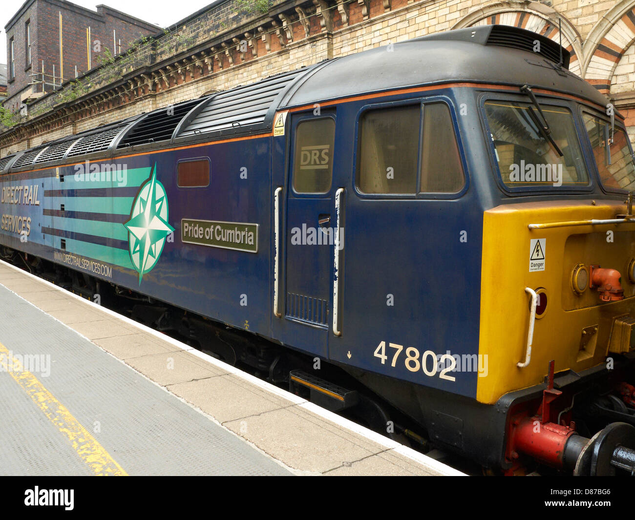 L'orgoglio di Cumbria locomotiva alla stazione ferroviaria di Crewe Regno Unito Foto Stock