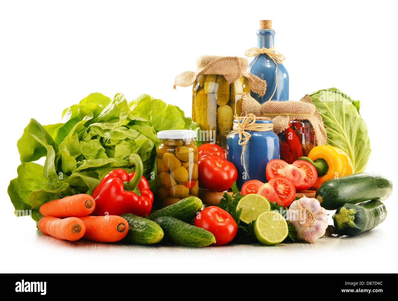 Composizione con un assortimento di verdure organiche Foto Stock