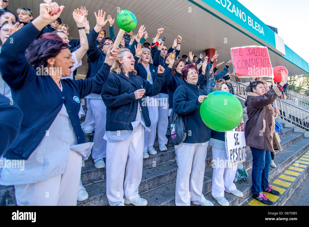 Saragozza, Spagna. 21st maggio 2013. Sciopero degli operatori sanitari a Saragozza. Quasi 1.500 dipendenti sanitari più puliti di Saragozza Foto Stock