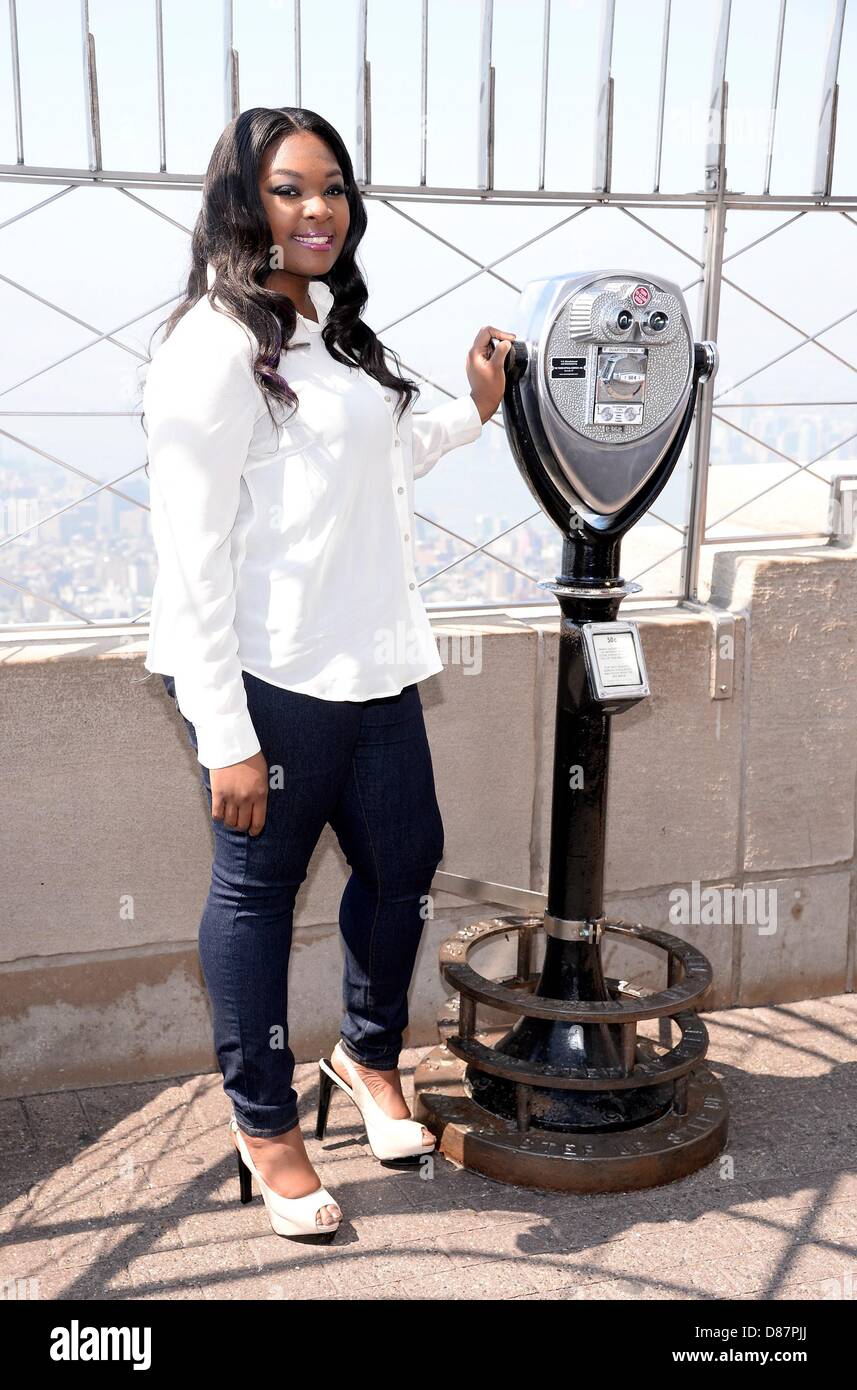 New York, Stati Uniti d'America. Maggio 21, 2013. Candice Glover ad una apparizione pubblica per l'idolo americano vincitore Candice Glover visiti l'Empire State Building, l'Empire State Building, New York, NY Maggio 21, 2013. Foto di: Eli Winston/Everett raccolta/Alamy Live News Foto Stock