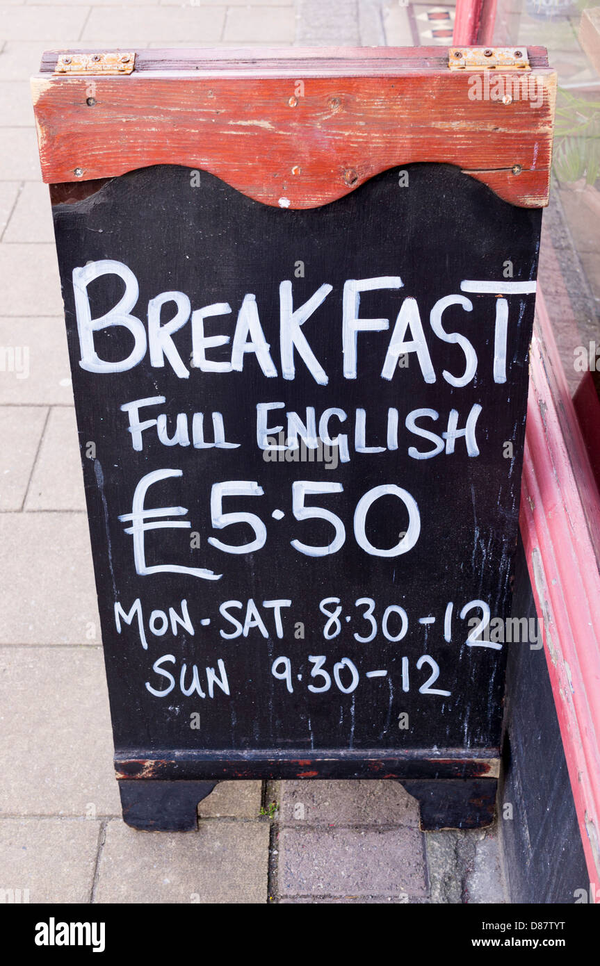 La completa prima colazione inglese segno al di fuori di un cafe, REGNO UNITO Foto Stock