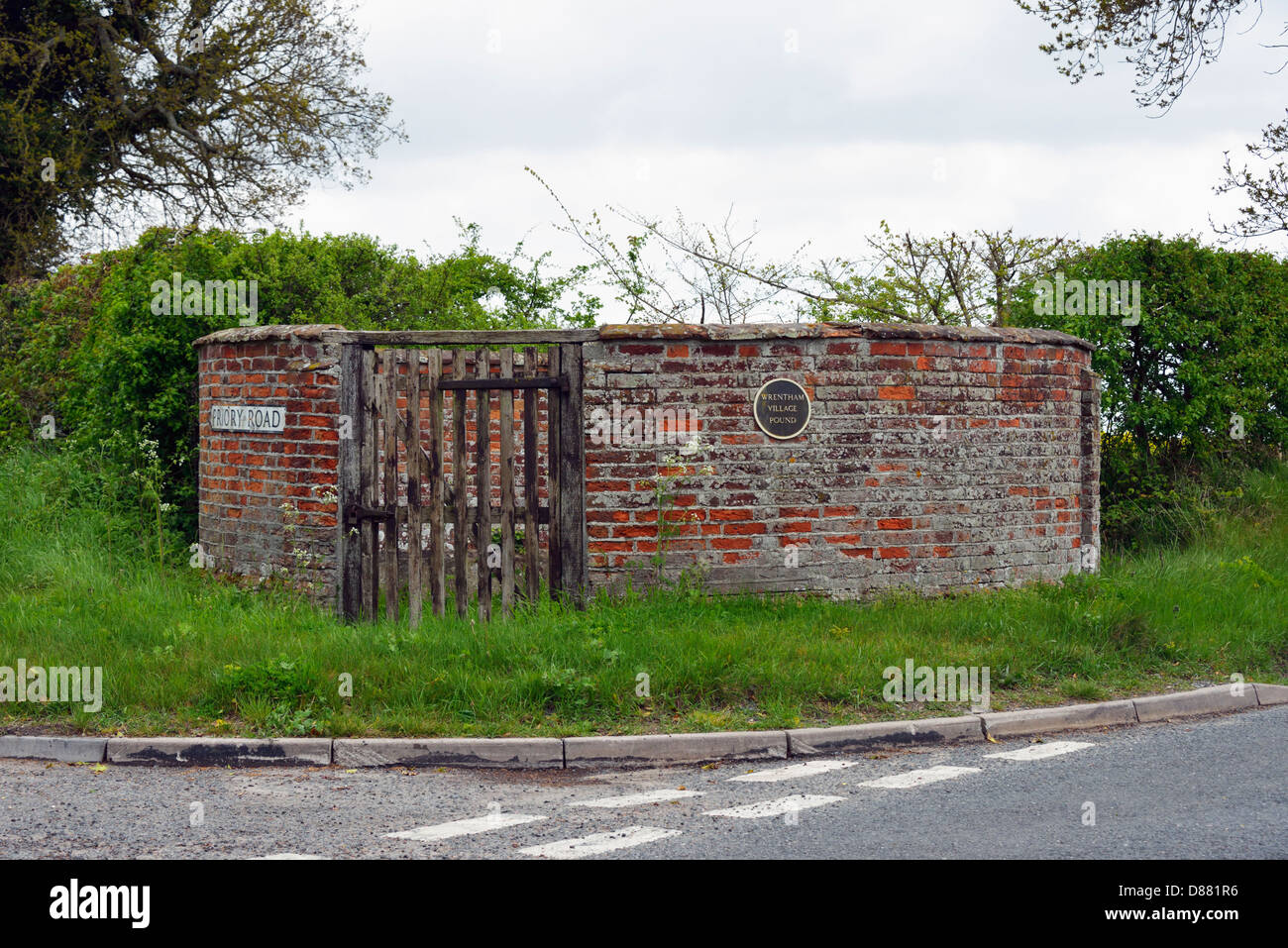 Il Villaggio cancelletto. Wrentham, Suffolk, Inghilterra, Regno Unito, Europa. Foto Stock