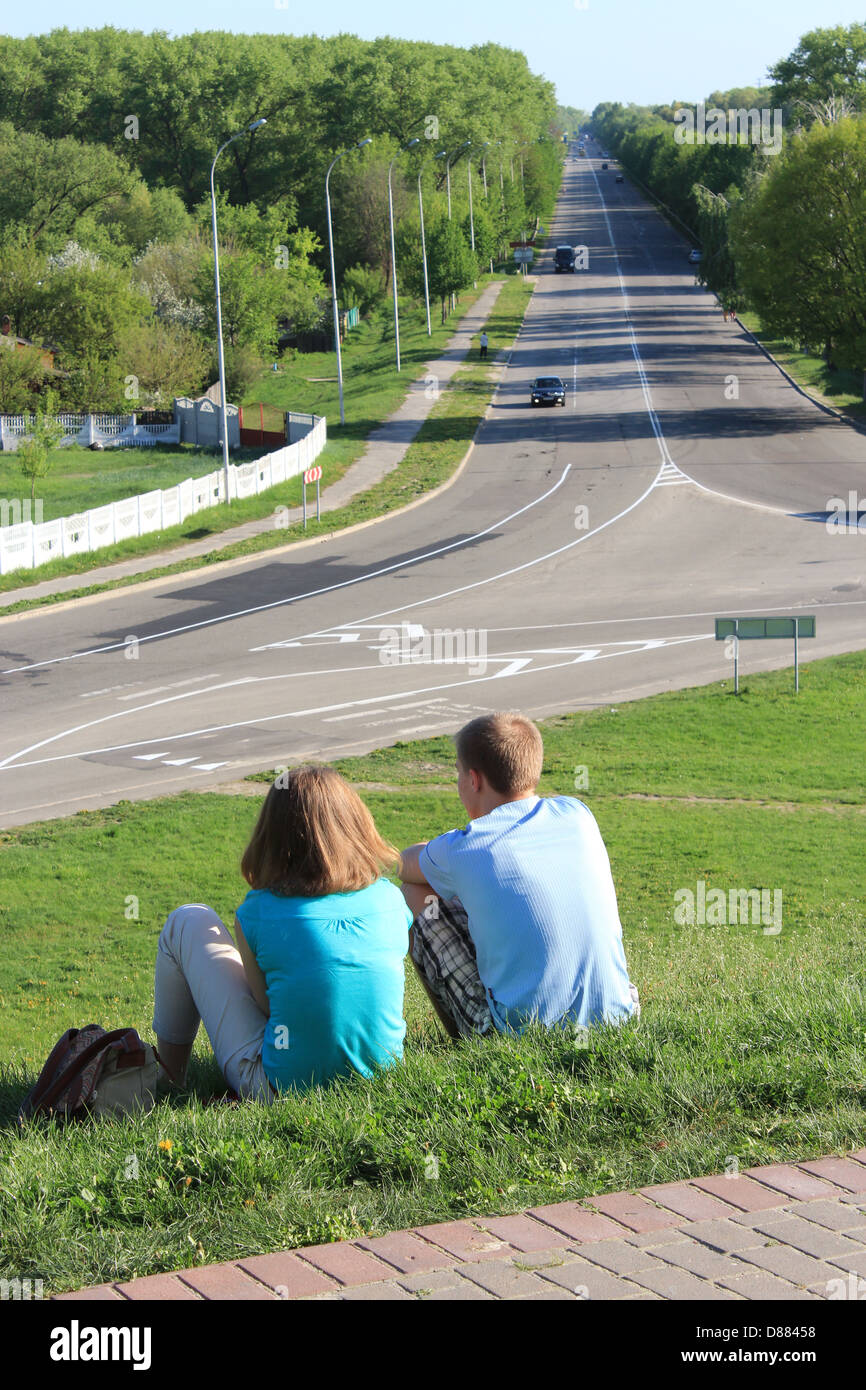 Immagine della coppia giovane innamorato di persone su uno sfondo di strada Foto Stock