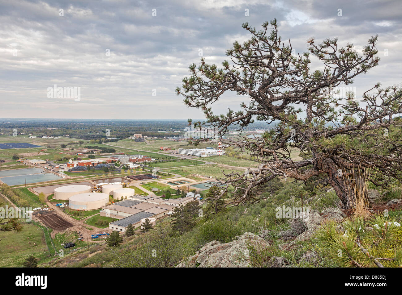 Foothils vicino a Fort Collins, Colorado, con impianto idrico, solar farm e il campus universitario Foto Stock