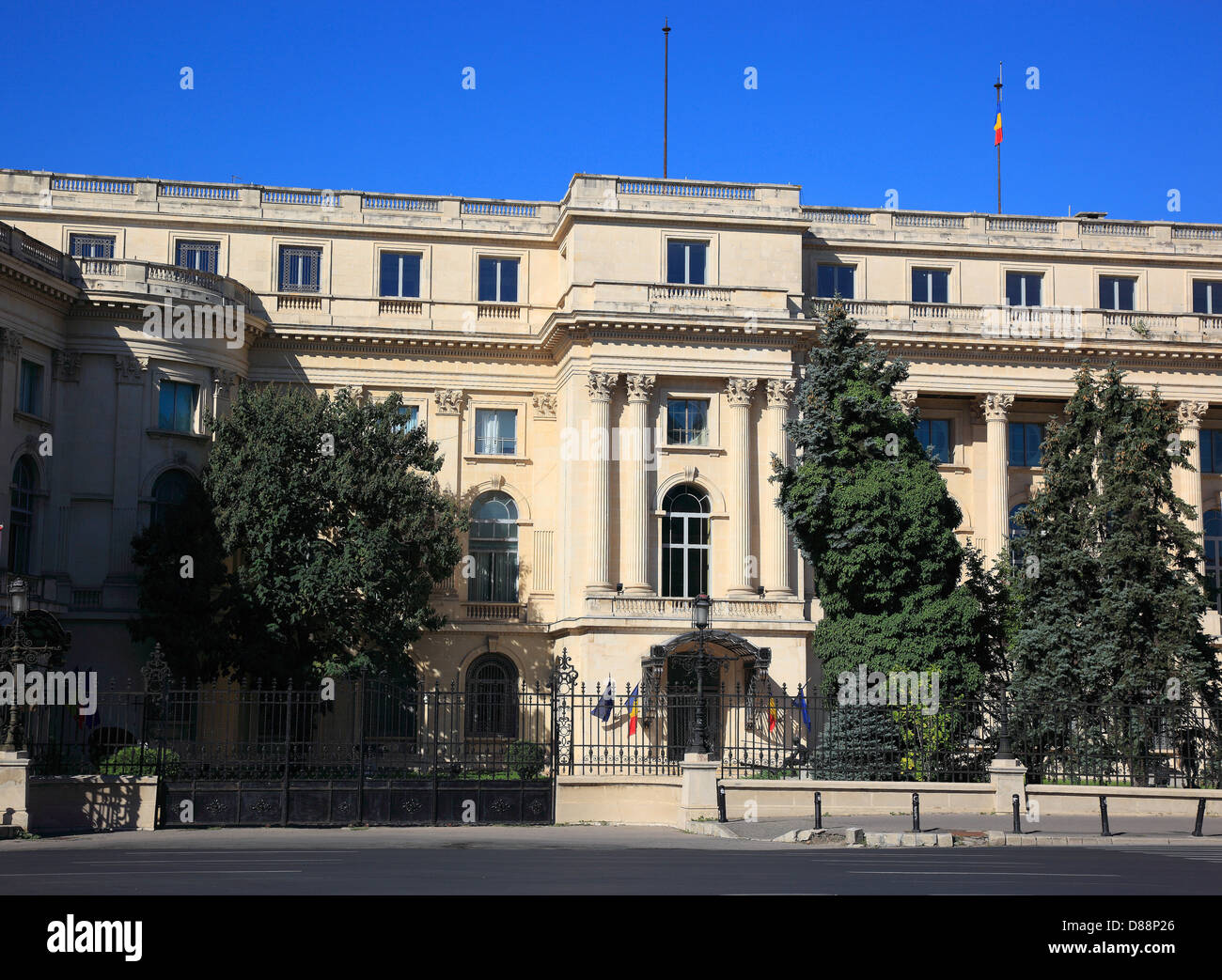 Royal Palace, Palatul Regal, oggi Galleria Nazionale di Arte Moderna, Muzeul National de Arta al Romaniei, Kunstmusum, Bucarest, Romania Foto Stock