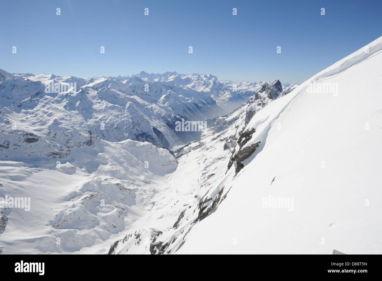 Vista dal Monte Titlis sulle alpi svizzere Foto Stock