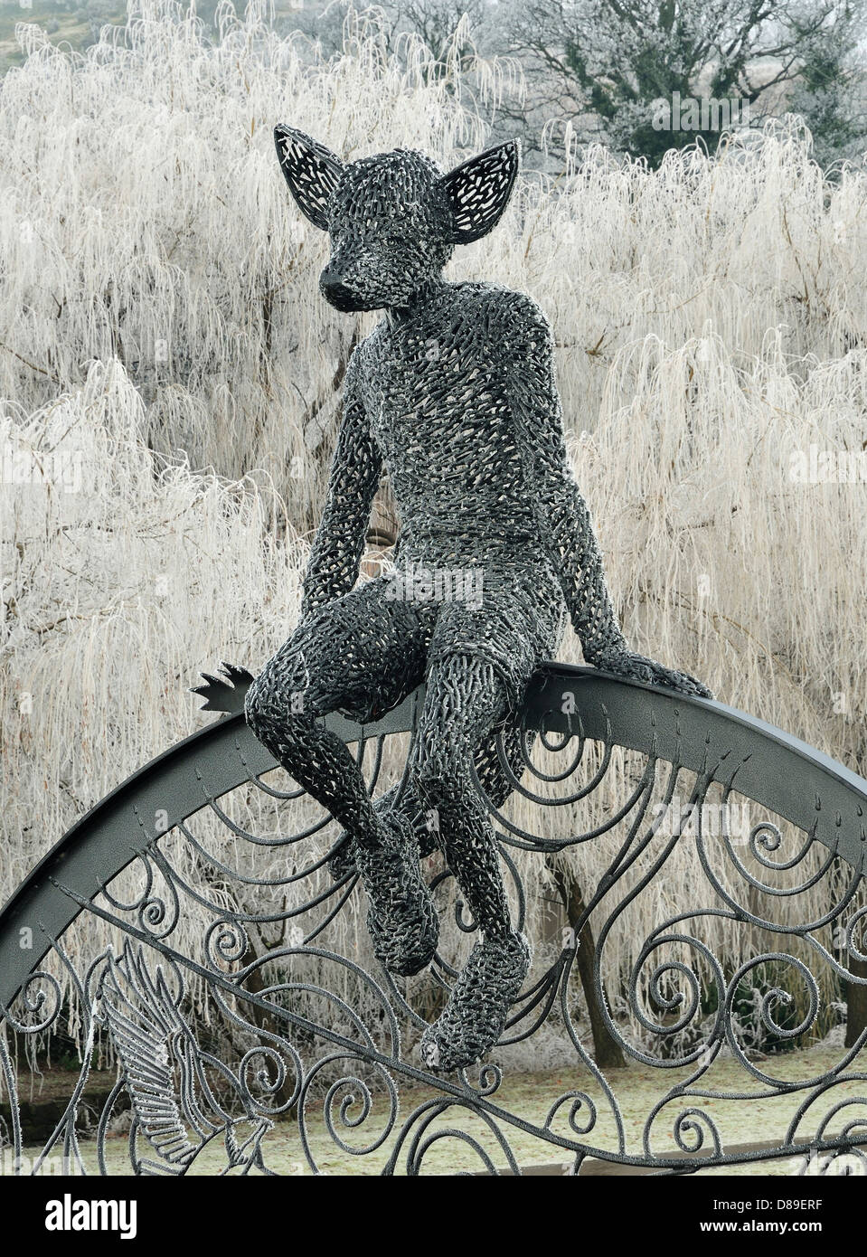 Andy Scott fox boy installazione in Leicester, Clackmannanshire Foto Stock