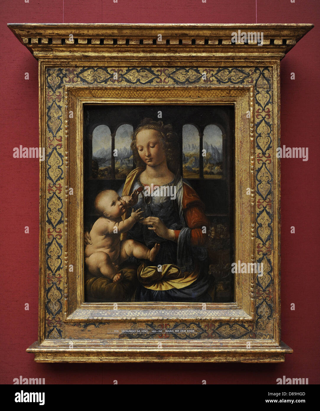 Leonardo da Vinci (1452-1519). Rinascimento Italiano polymath. La Madonna del garofano. 1478-1480. Alte Pinakothek. Monaco di Baviera. Foto Stock