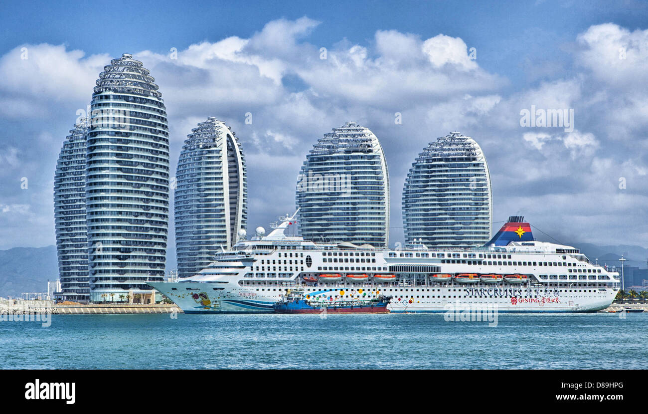 Hainan in Cina skyline ocean liner nave cielo hdr Foto Stock