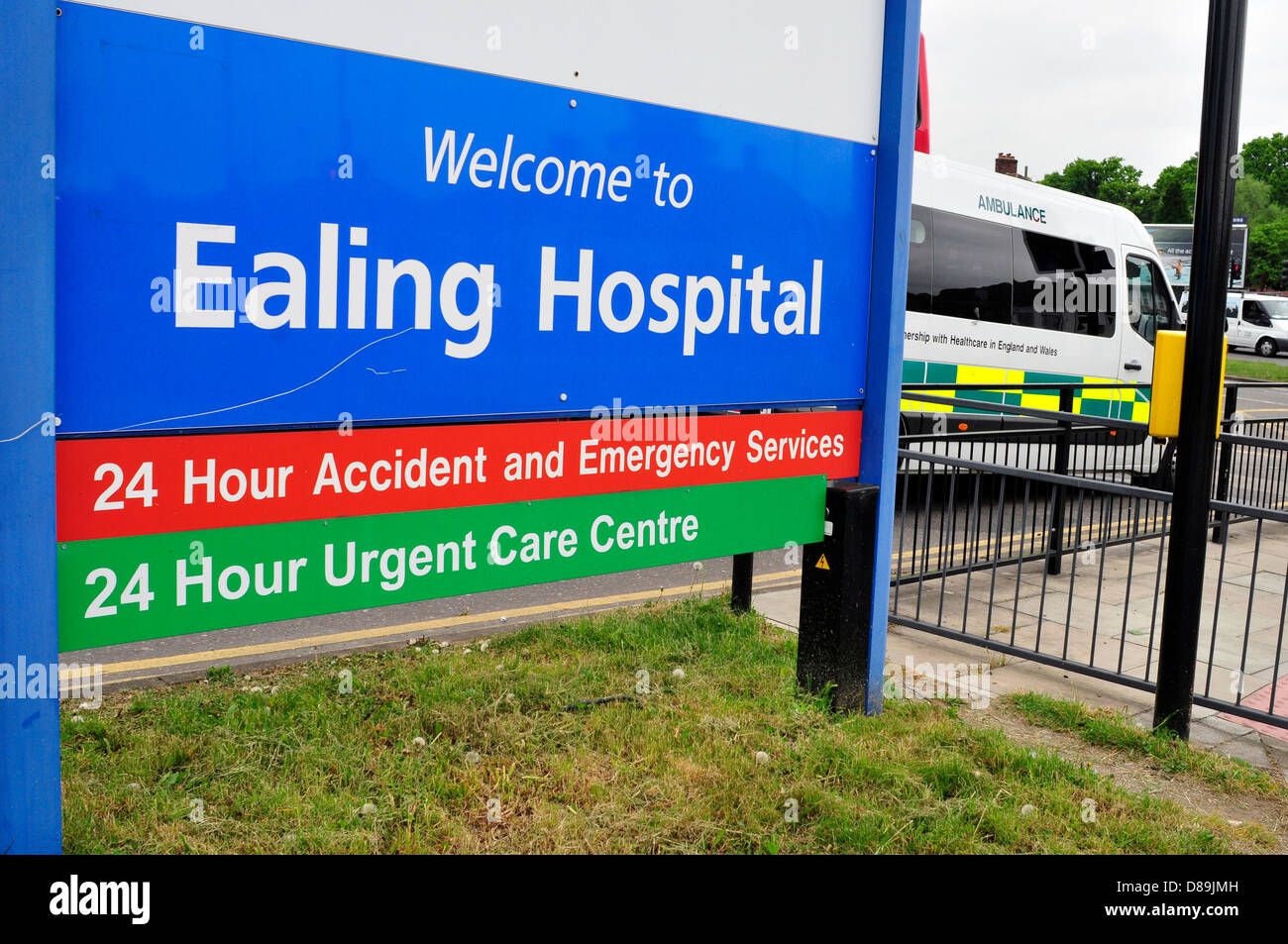 Un segno di ospedale Ealing, London, Regno Unito Foto Stock