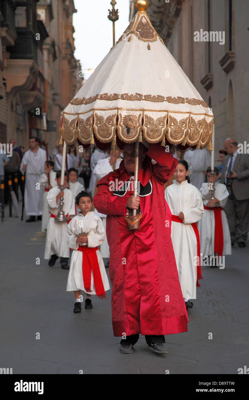 Malta, La Valletta, processione religiosa, persone Foto Stock