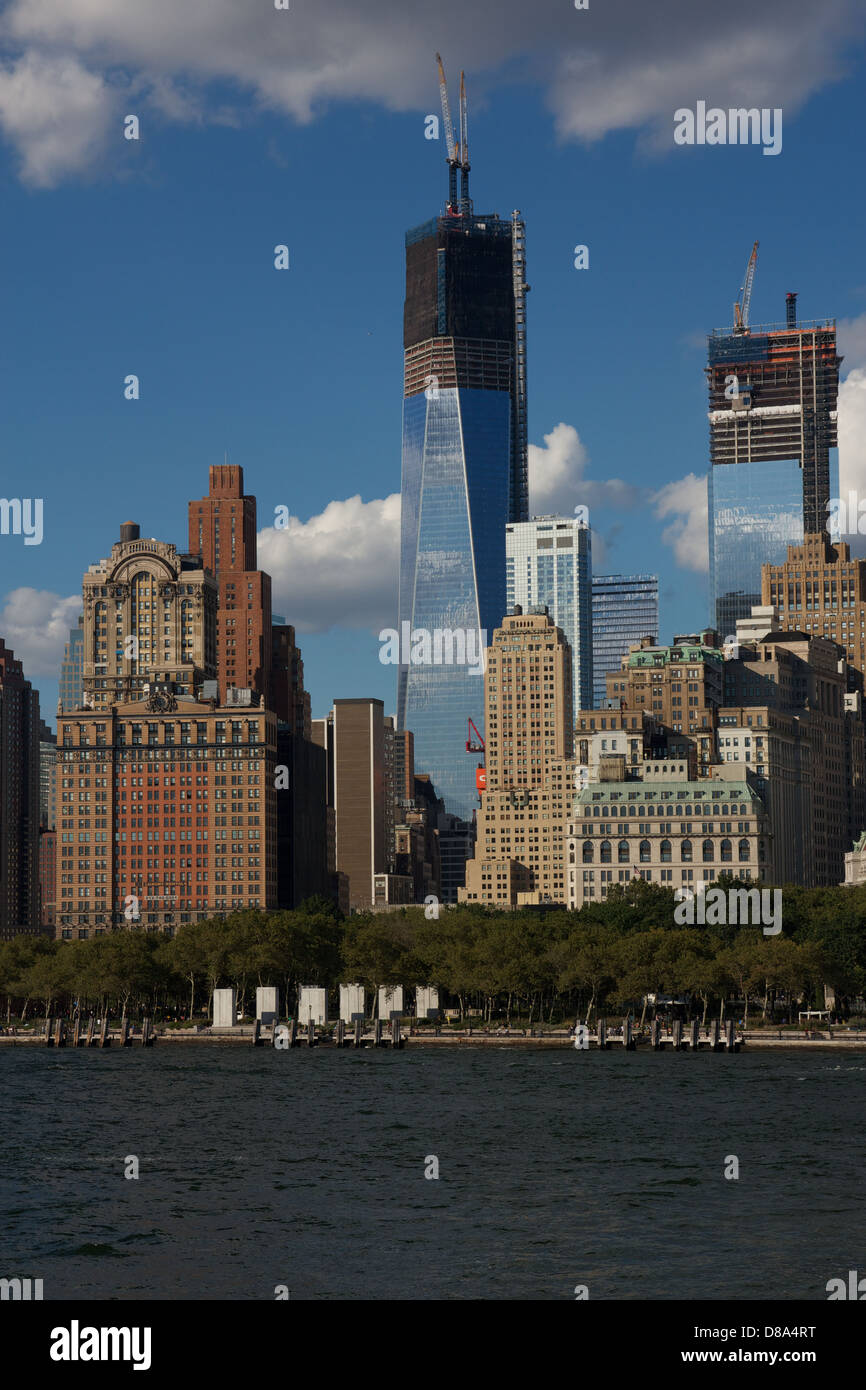 Manhattan lungomare Sud-est con il WTC libertà la costruzione della torre nel centro. Foto Stock