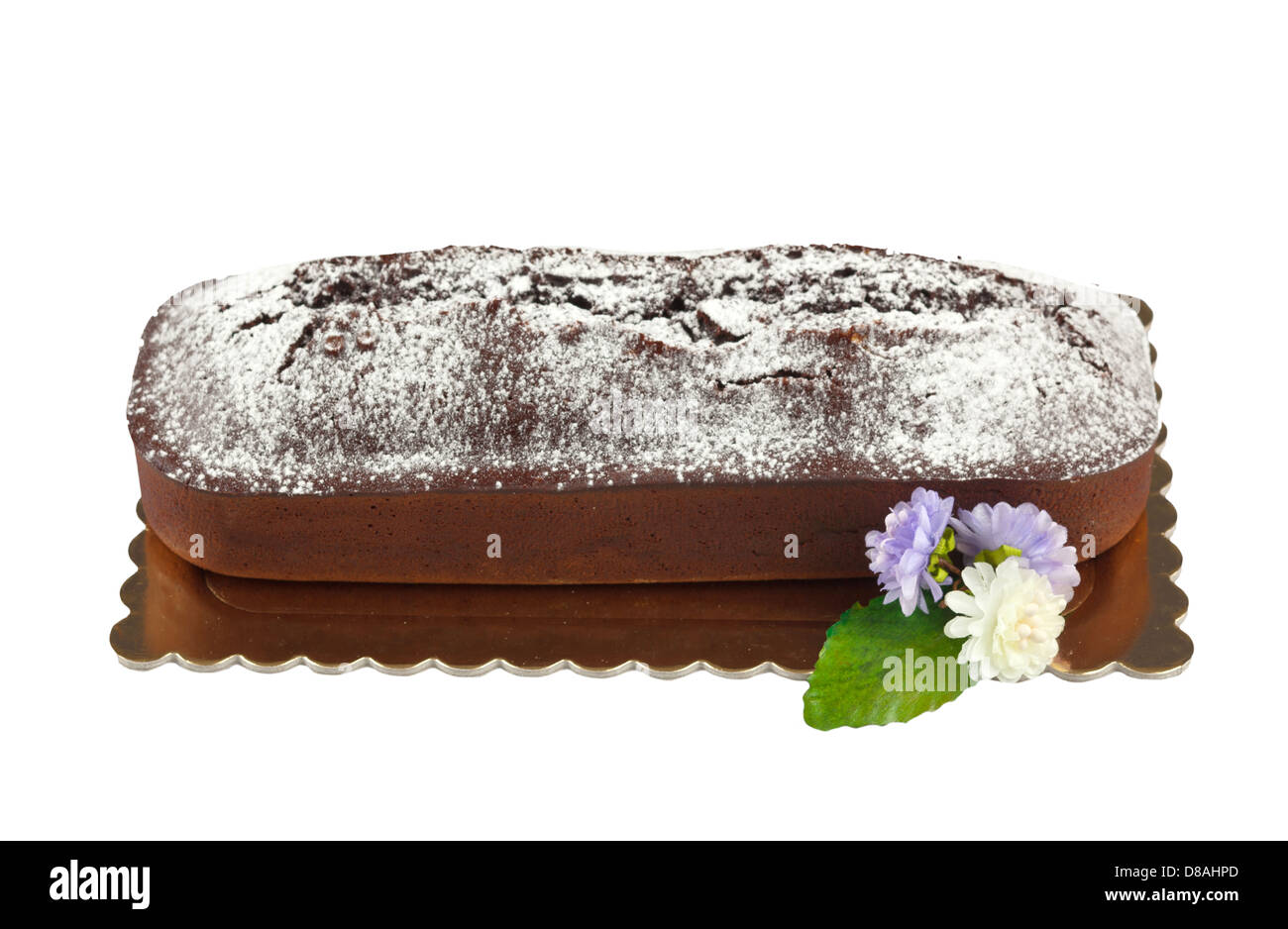 Al delizioso cioccolato torta di prugne in casa su sfondo bianco Foto Stock