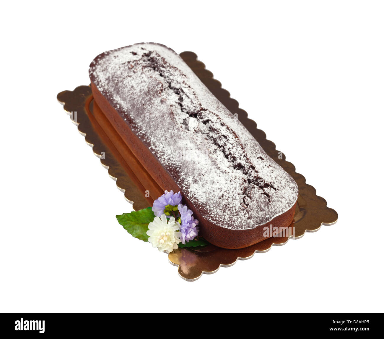 Al delizioso cioccolato torta di prugne in casa su sfondo bianco Foto Stock