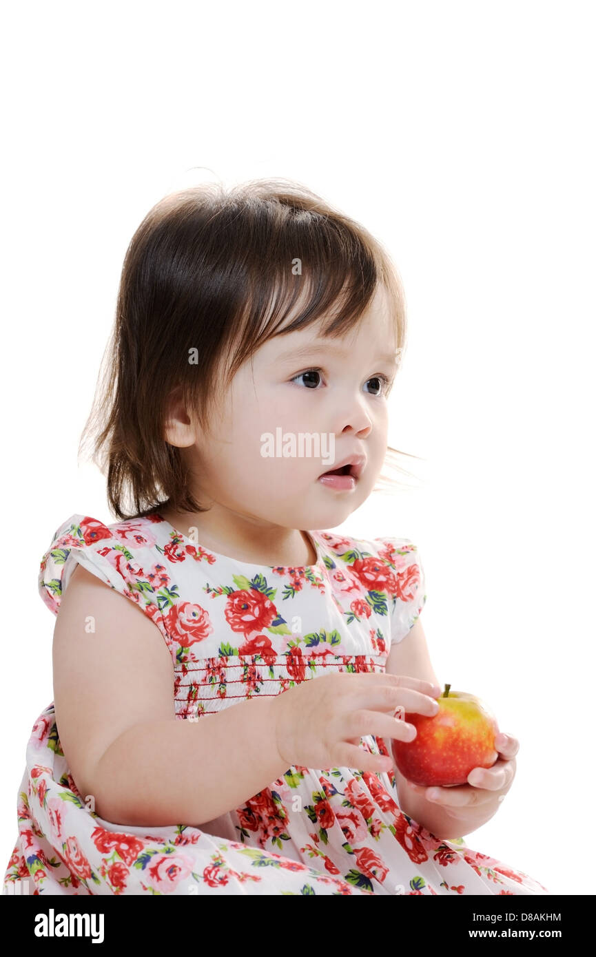 Giovane ragazza infantile azienda ritratto di Apple Foto Stock