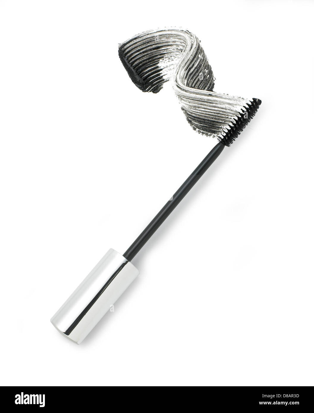Bacchetta di mascara con sweep di mascara ritagliato su uno sfondo bianco Foto Stock
