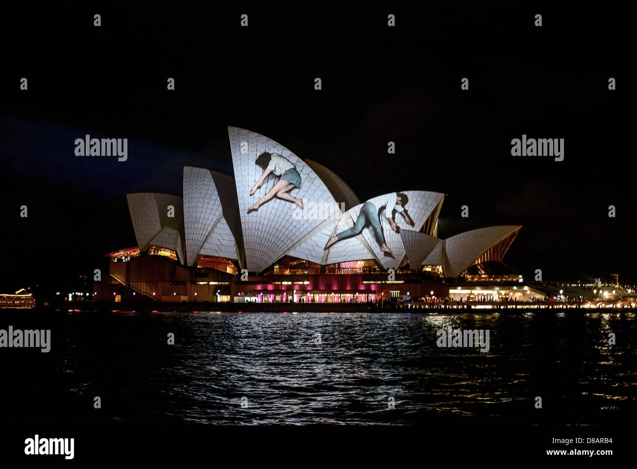 Il vivace festival di Sydney dove arte è proiettato su edifici e strutture intorno al Circular Quay. Foto Stock