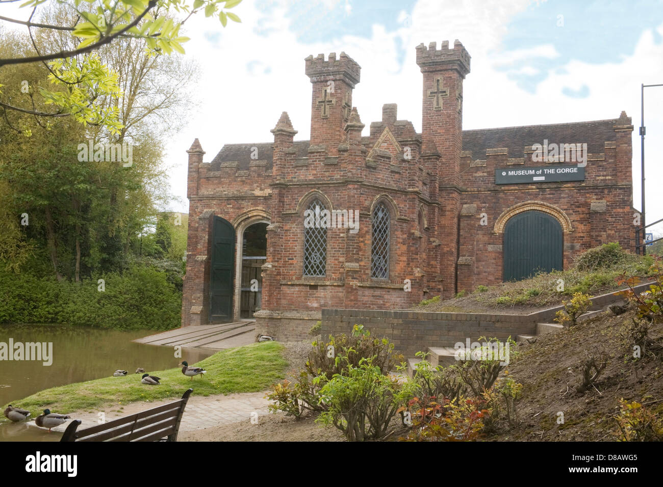 Ironbridge Shropshire Inghilterra Museo Britannico della Gola con il fiume Severn lappatura alla base di una popolare attrazione turistica lungo questo fiume iconica Foto Stock