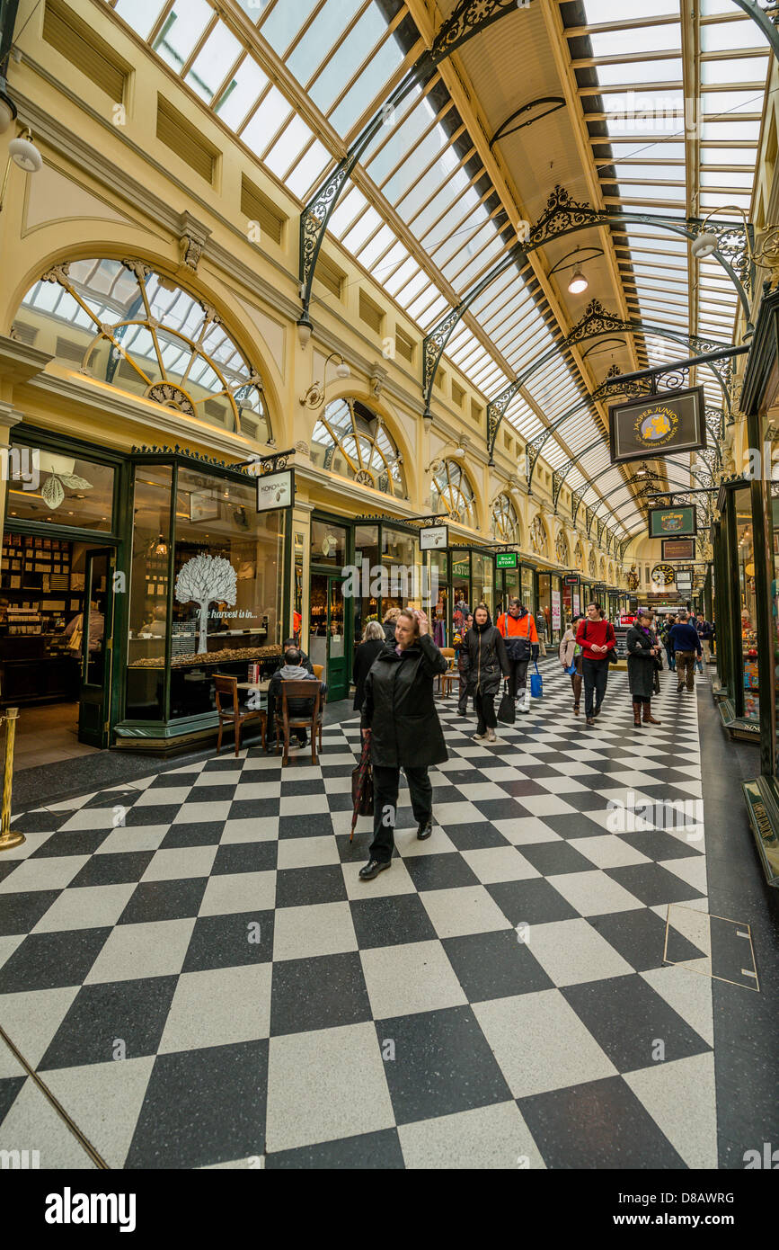 Gli ornati Royal Arcade nel centro di Melbourne in Australia. Foto Stock