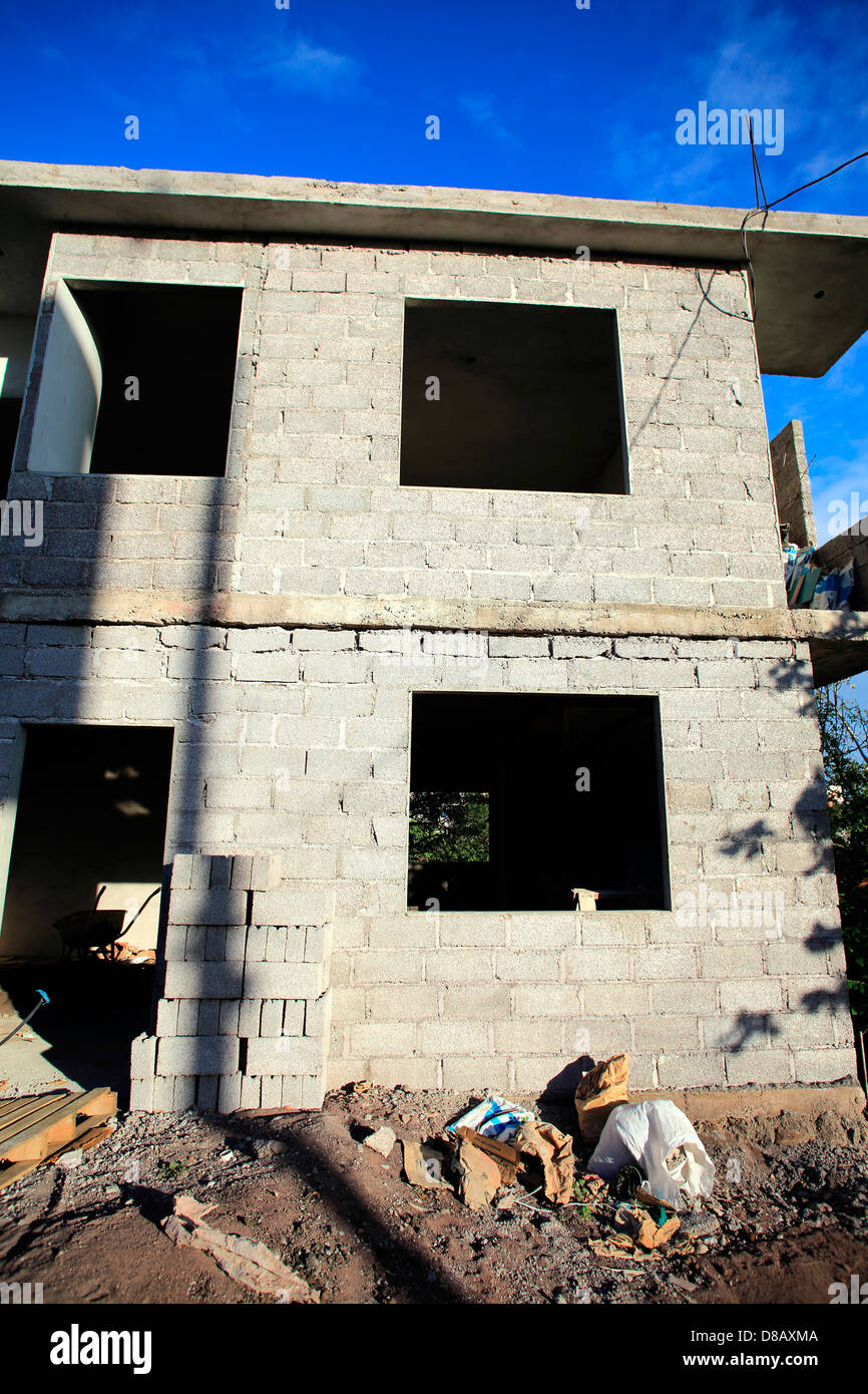 Base blocco di calcestruzzo edificio in costruzione su San Cristobal Island, Isole Galapagos Foto Stock