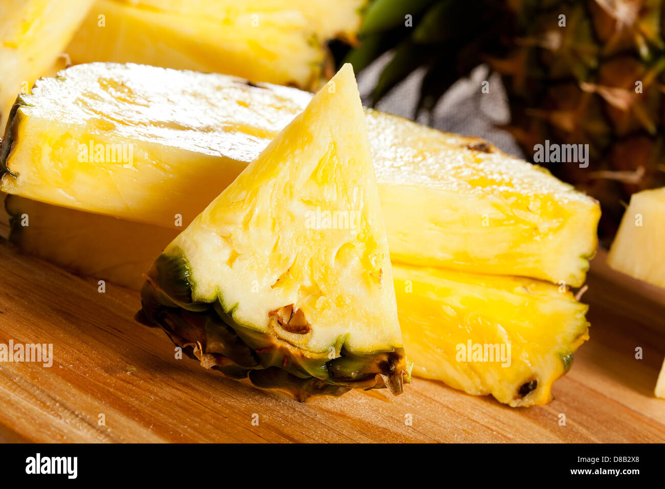 Fresco organico giallo ananas tagliata a fette Foto Stock