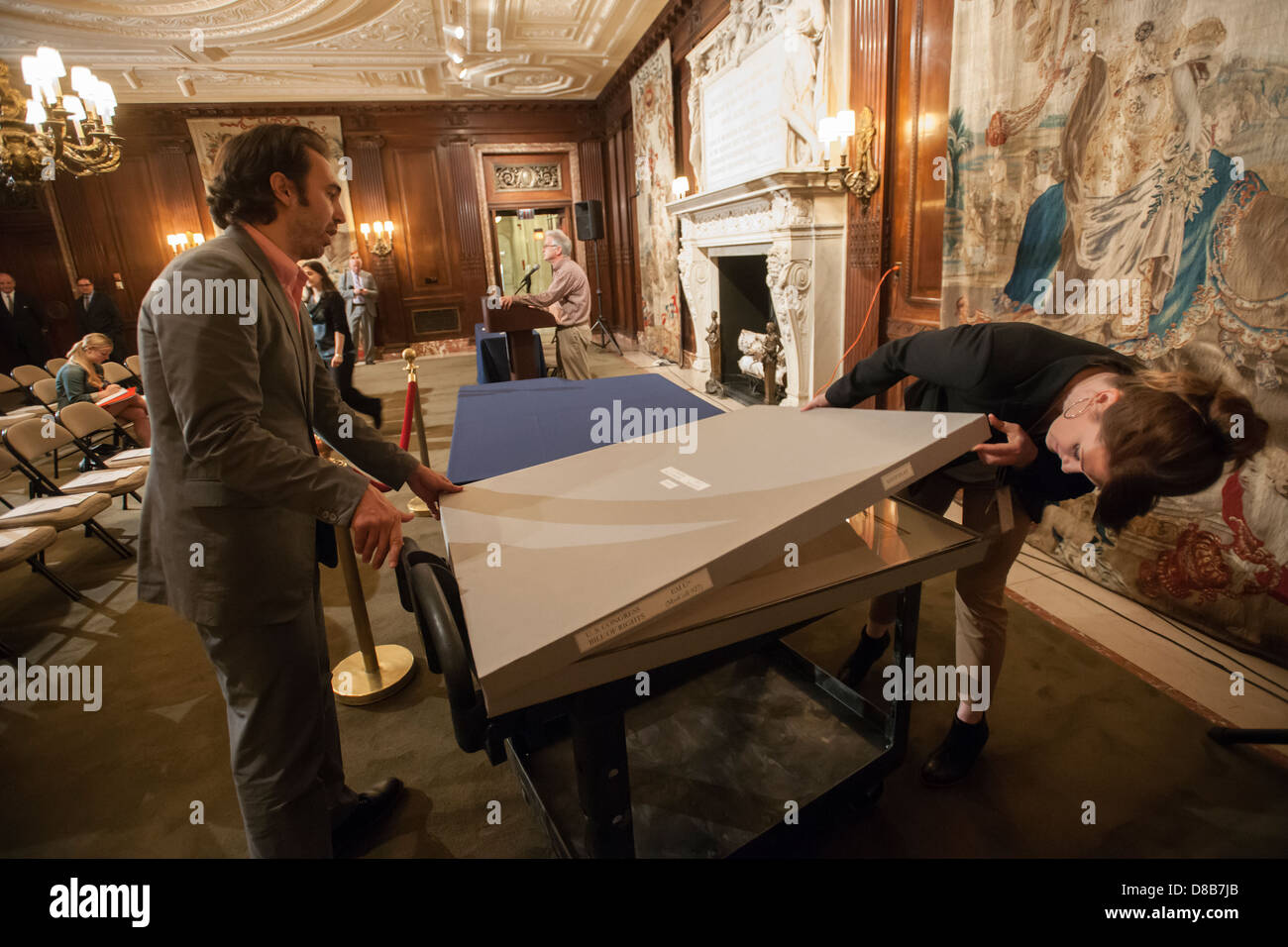 La Biblioteca Pubblica di New York annuncia un accordo per visualizzare la loro copia della fattura originale dei diritti Foto Stock La Biblioteca Pubblica di New York annuncia un accordo per visualizzare la loro copia della fattura originale dei diritti Foto Stock