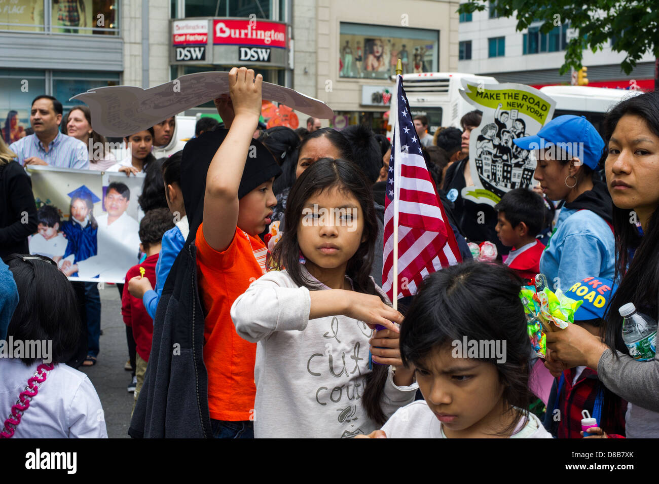 Le famiglie immigrate e i loro sostenitori rally per la riforma dell immigrazione per tenere insieme le famiglie in Union Square Park a New York Foto Stock