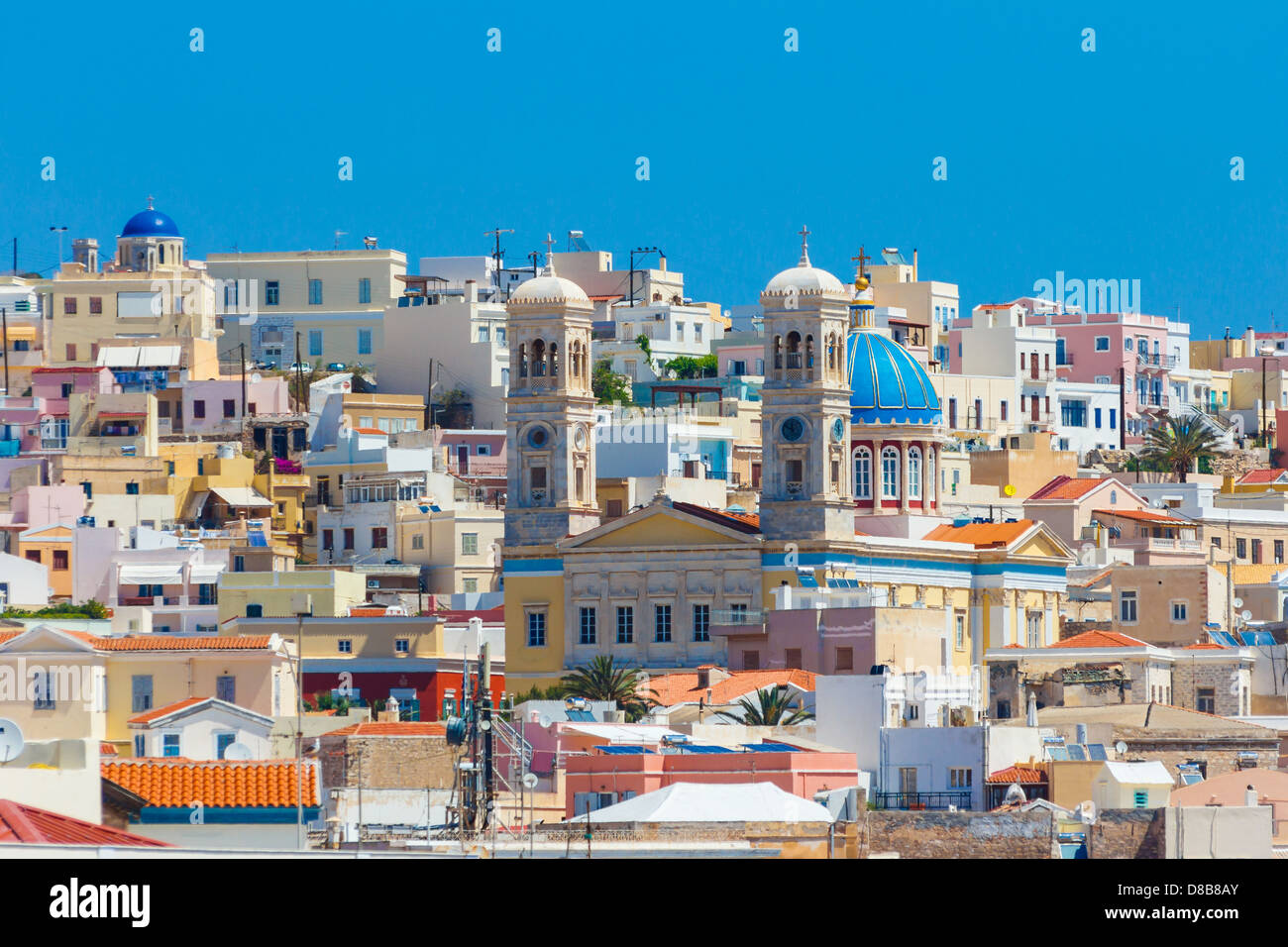 Ermoupolis in Syros Island contro un cielo blu, Grecia Foto Stock