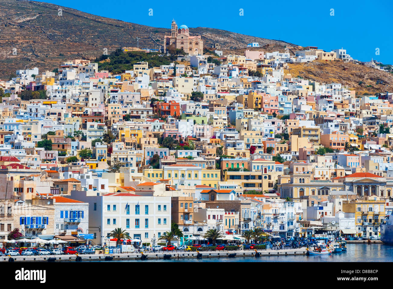 Ermoupolis in Syros Island contro un cielo blu, Grecia Foto Stock