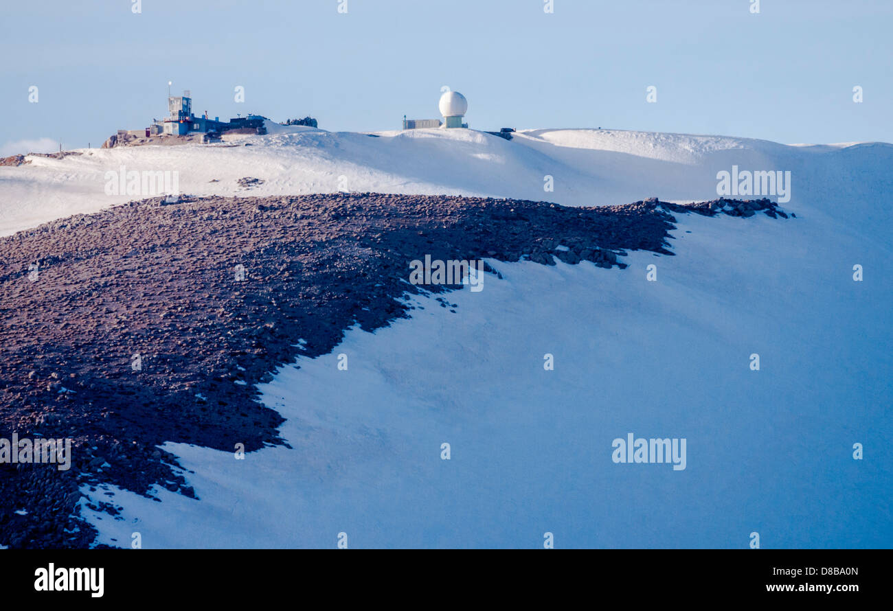 Mt. Hermon, Israele e Siria. Una vista di militari dell'ONU post su Israele/frontiera siriana, con la sua cupola radar. Foto Stock