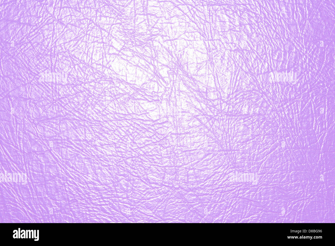 Uno scatto ravvicinato di pelle color lavanda, che mette in risalto la sua consistenza liscia, la grana naturale e il colore unico, spesso utilizzato nella moda e nel design. Foto Stock