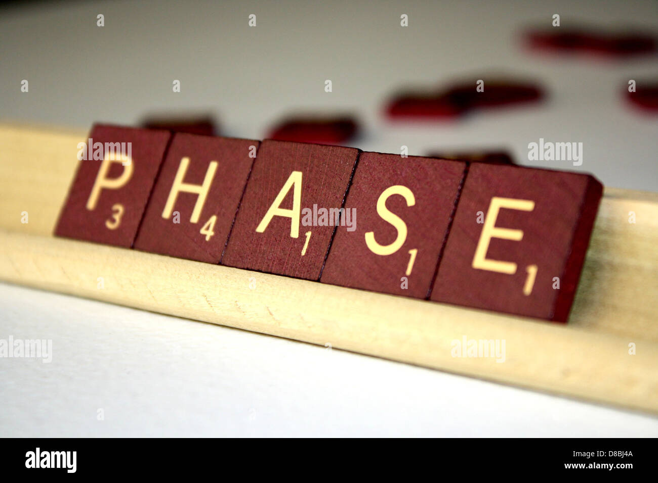 Il termine "fase" si riferisce a una fase o a un periodo distinti in un processo o ciclo, come le fasi della luna o le fasi di un progetto. Rappresenta un particolare punto o transizione all'interno di una serie di eventi. Foto Stock