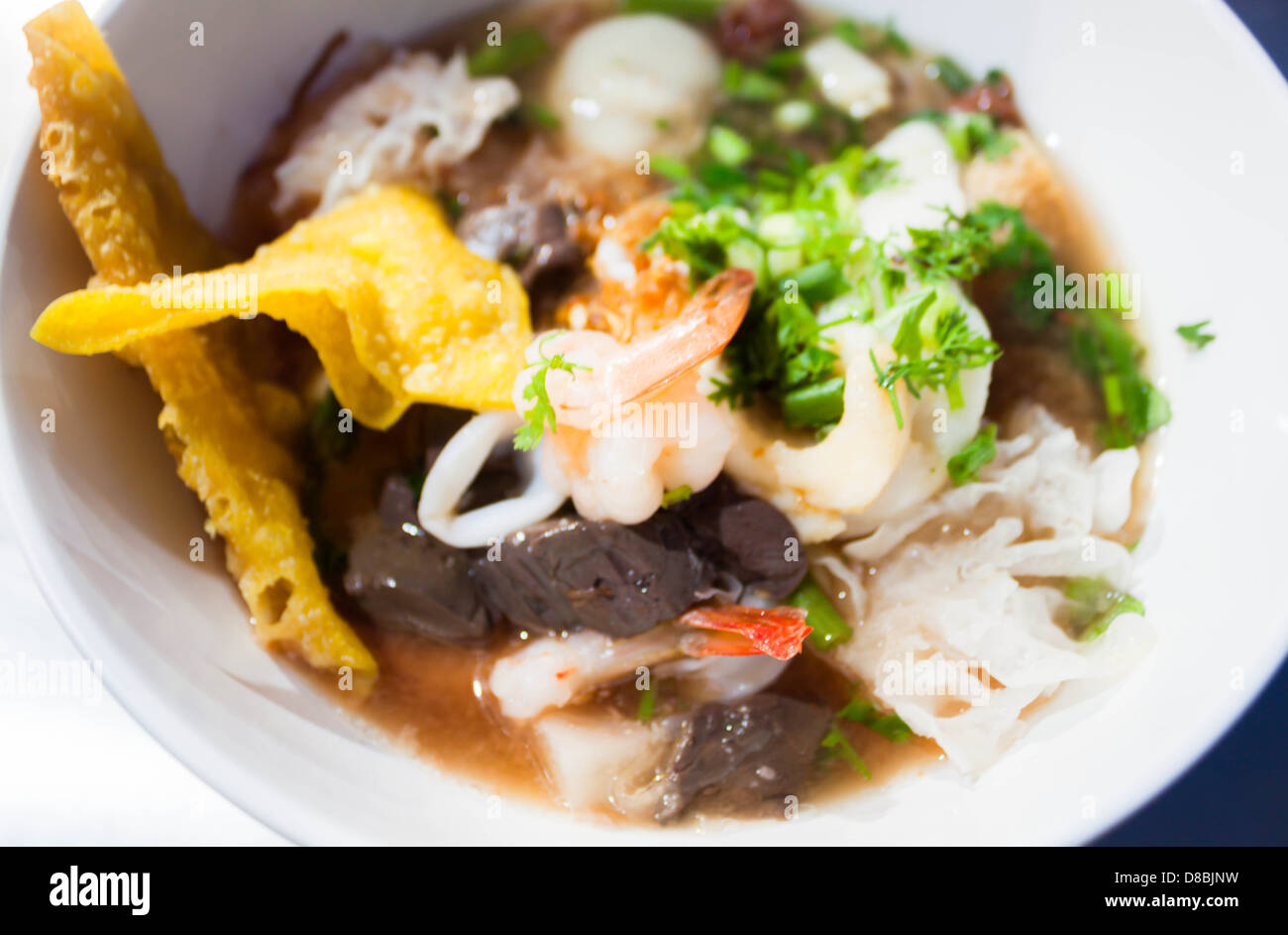 Chiudere fino a base di noodle Thailandese in stile Cinese con tofu Foto Stock