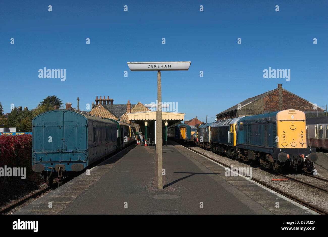 Stazione ferroviaria Mid-Norfolk fiducia, Dereham Station con la classe 20 locomotive diesel D8069, costruito da inglese Electric Company Ltd Foto Stock