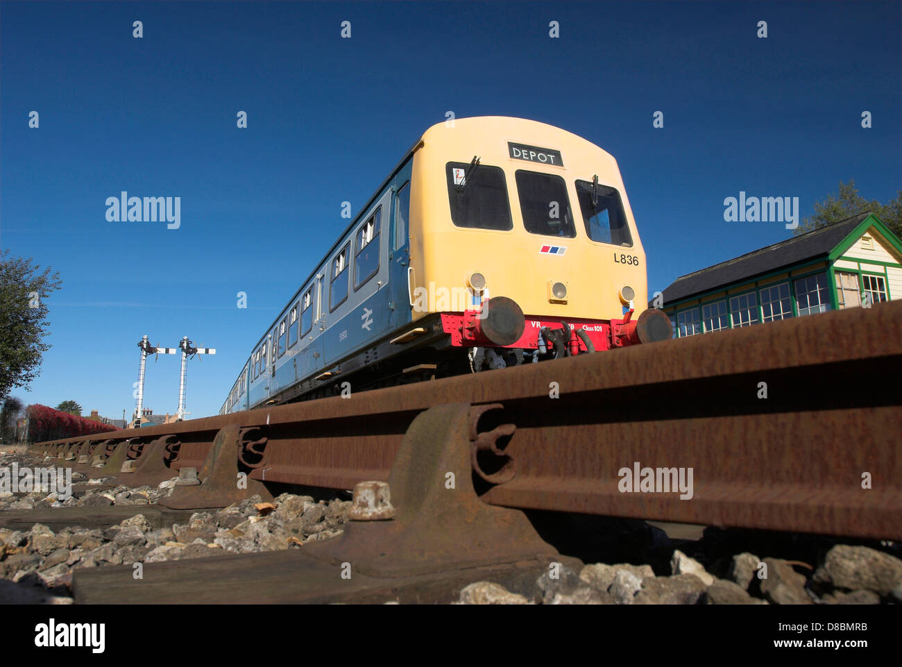 Classe 101 diesel unità multiple con il treno alla stazione ferroviaria Mid-Norfolk fiducia. Costruito dal Metropolita Cammell in Birmingham da 1956 a 59 Foto Stock