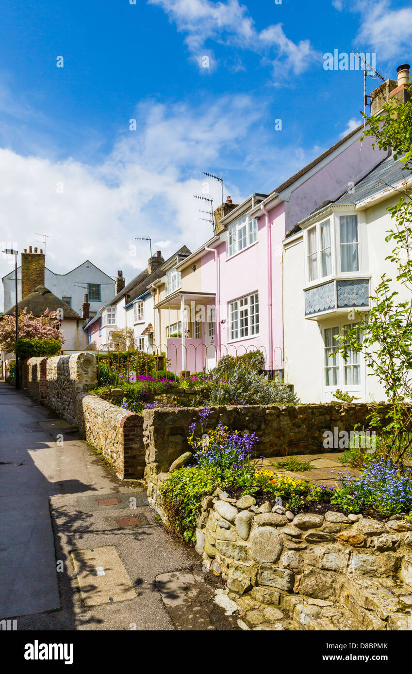 Un colorato back street a Lyme Regis, Devon England Foto Stock