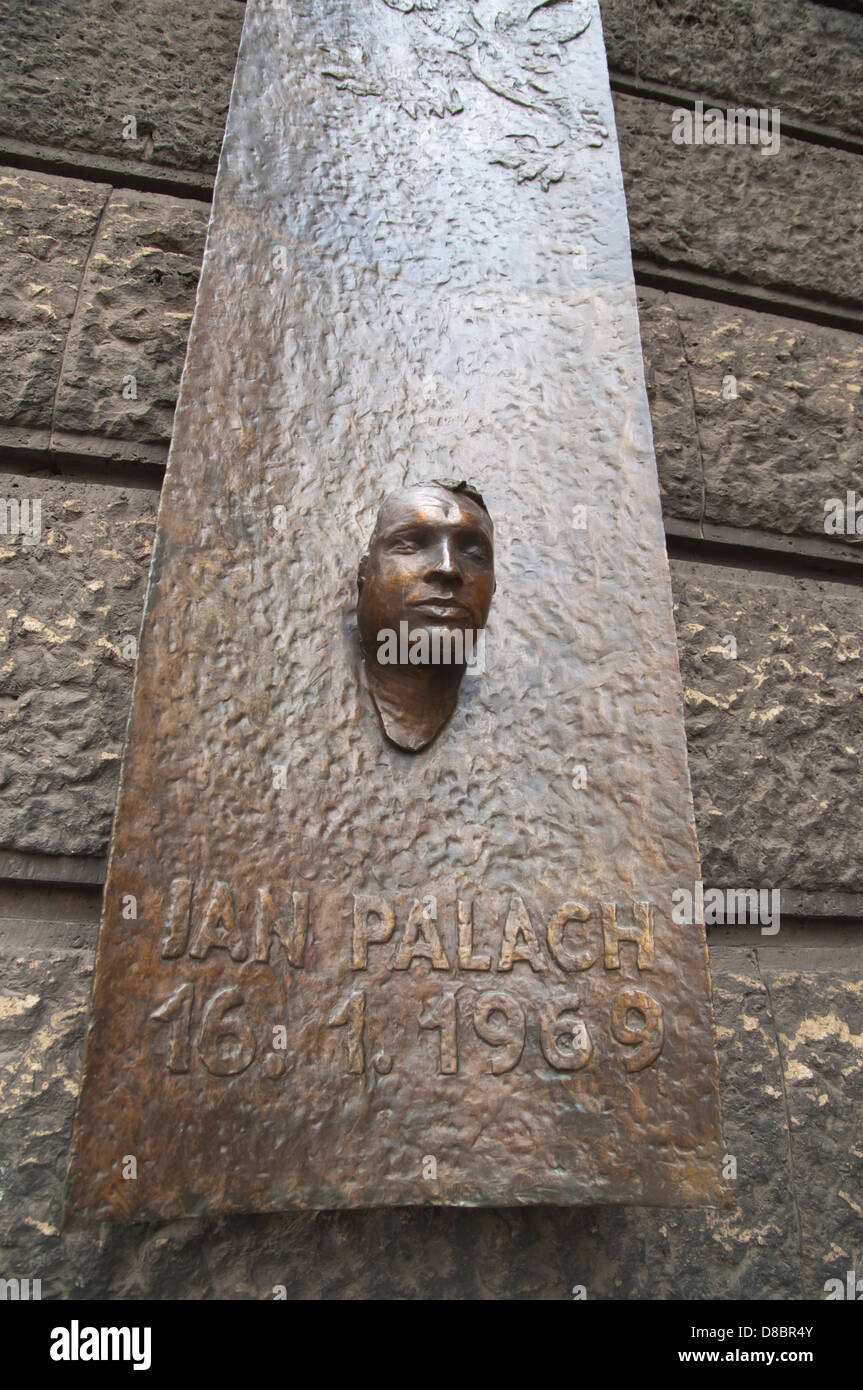 Jan Palach memorial Namesti Jana Palacha Piazza Città Vecchia città di Praga Repubblica Ceca Europa Foto Stock